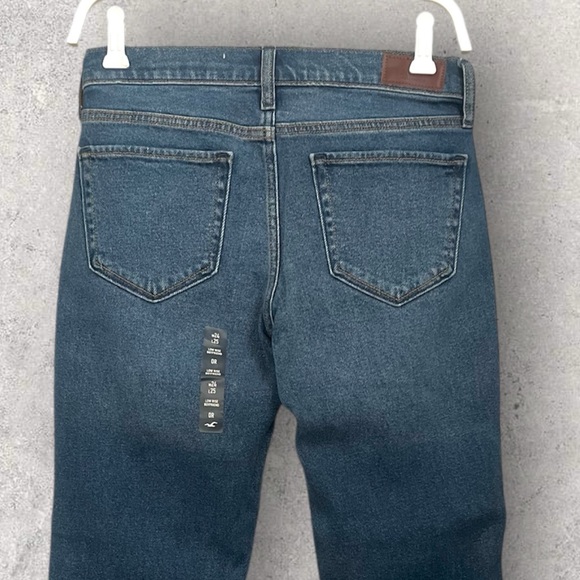 Hollister Boyfriend Distressed Floral Embroidered Cropped Jeans - Picture 7 of 10